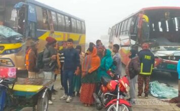 রংপুরে কুয়াশাচ্ছন্ন সড়কে ৪ বাস ও ১ মাইক্রোবাসের সংঘর্ষ